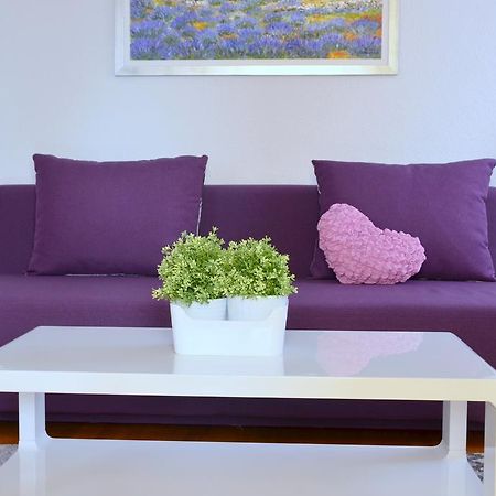 Iris Beach Apartments Каштела Экстерьер фото