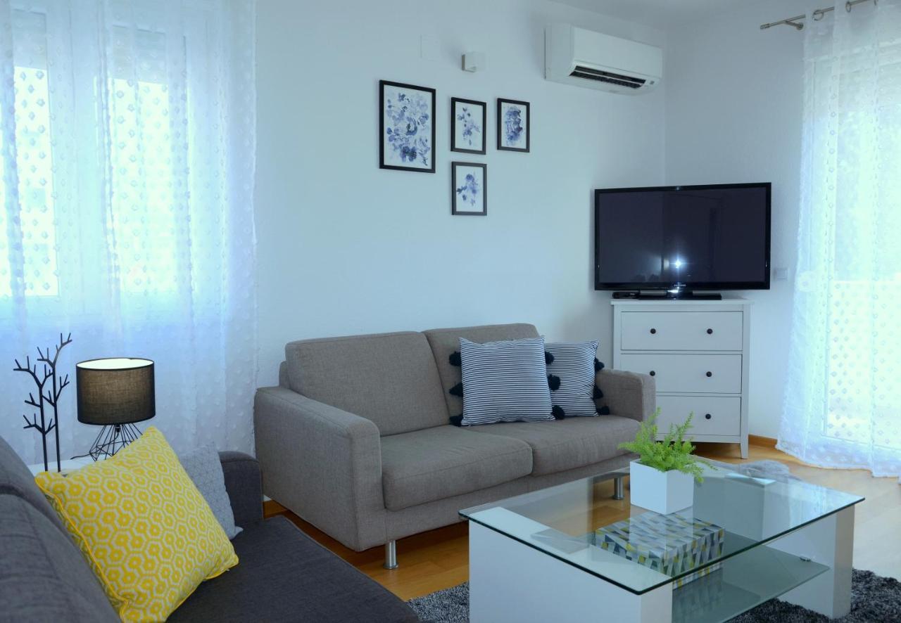 Iris Beach Apartments Каштела Экстерьер фото