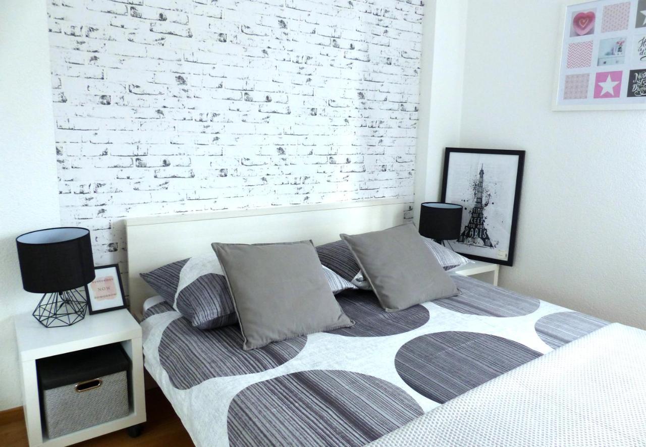 Iris Beach Apartments Каштела Экстерьер фото