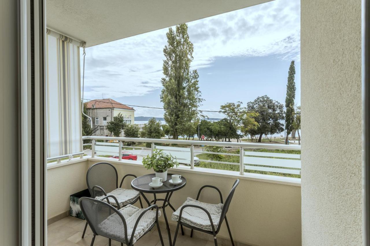 Iris Beach Apartments Каштела Экстерьер фото